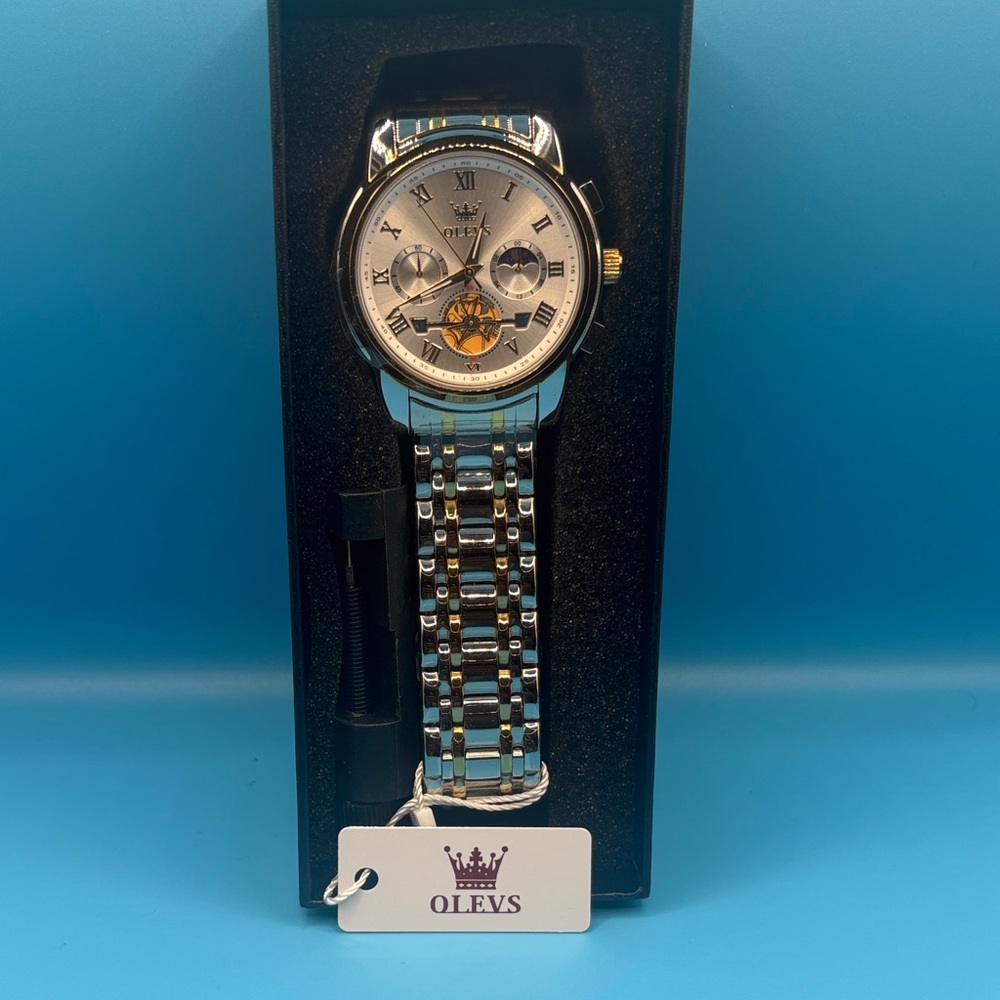 Luxury Two-Tone Men's Watch with Roman Numerals - Picture 4 of 5